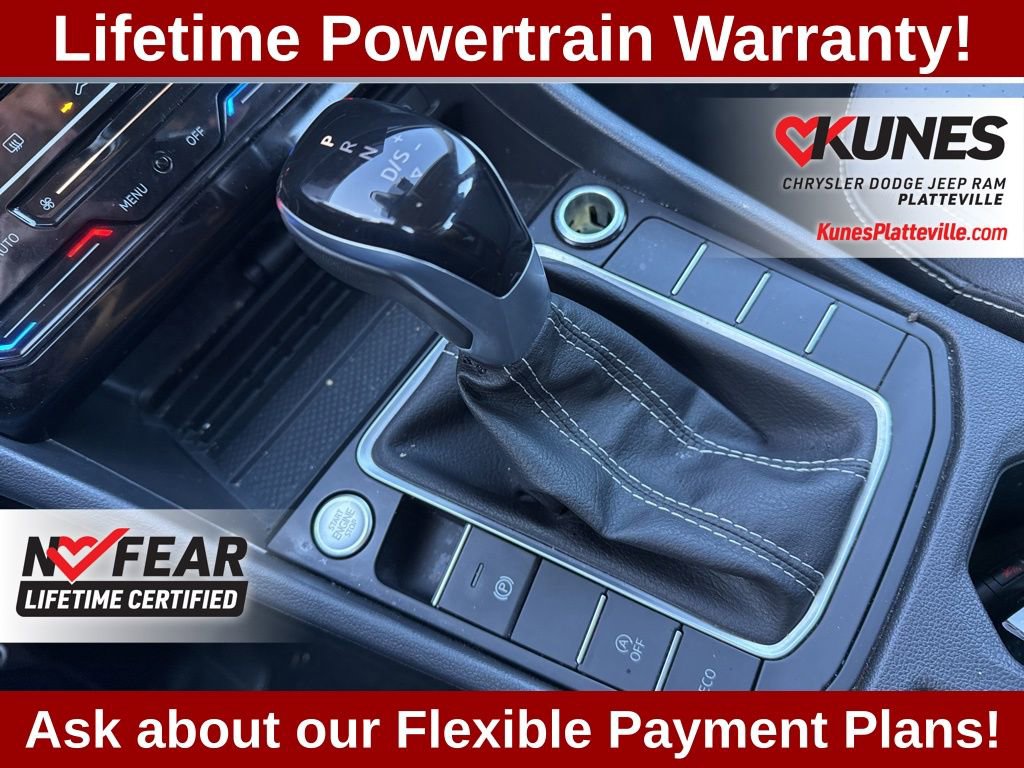 Used 2025 Volkswagen Jetta SE FWD image 19