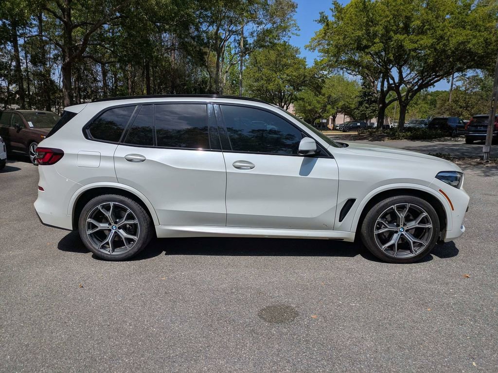 Used 2021 BMW X5 xDrive40i w/ M Sport Package image 3