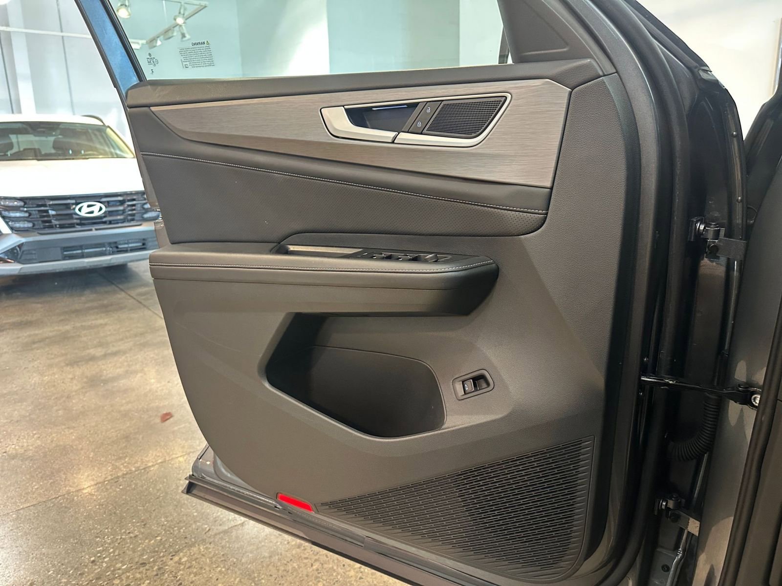 Used 2025 Volkswagen Atlas Cross Sport SE image 20