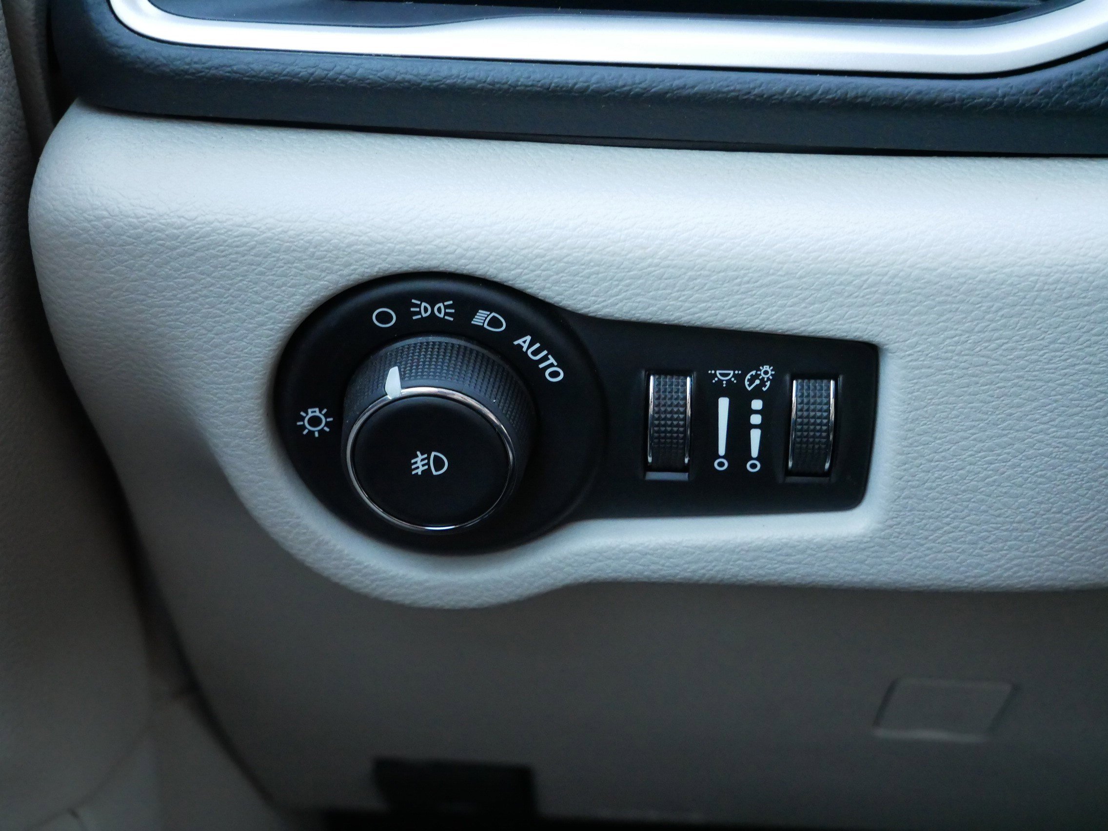 Used 2017 Chrysler Pacifica Touring-L image 27