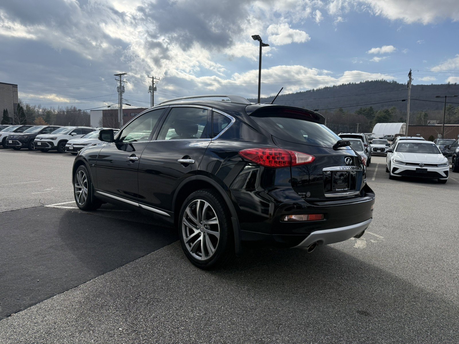 Used 2017 INFINITI QX50 AWD w/ Deluxe Touring Package image 5