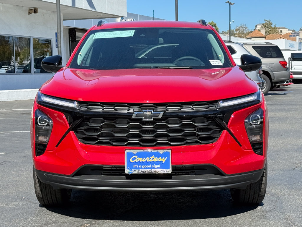 New 2026 Chevrolet Trax LT w/ Midnight Edition FWD image 4