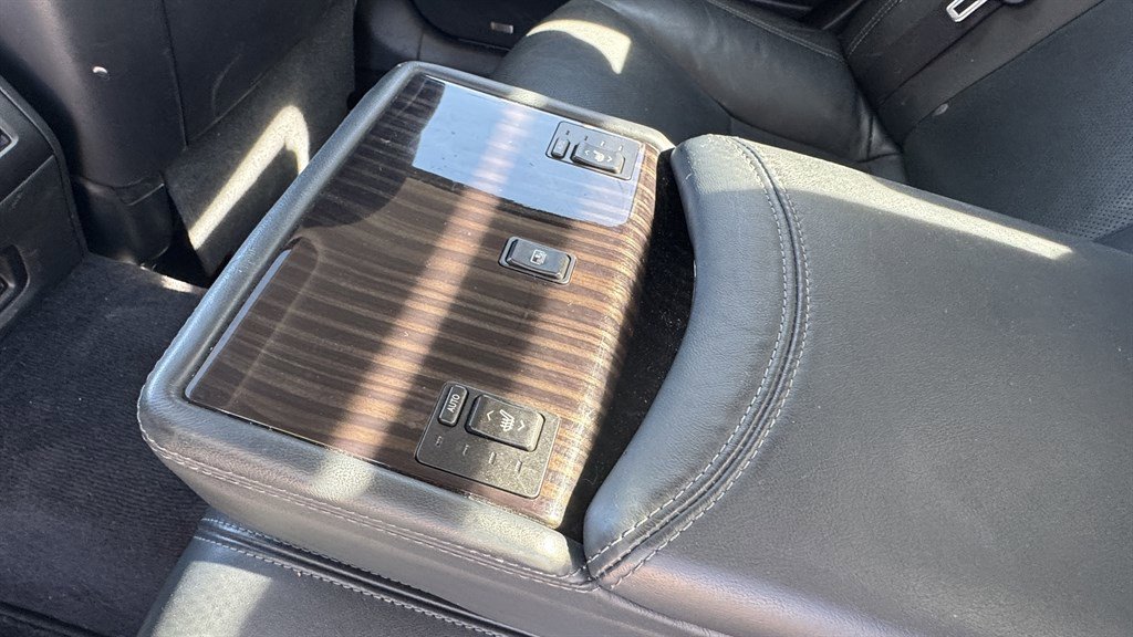 Used 2016 Lexus LS 460 AWD w/ Comfort Package image 12