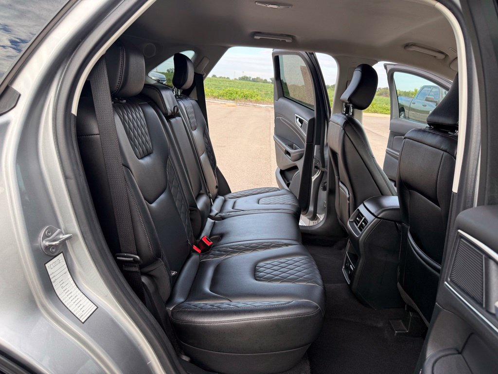 Used 2023 Ford Edge Titanium AWD/4WD image 19