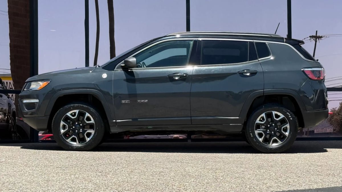 Used 2018 Jeep Compass Trailhawk w/ Navigation Group AWD/4WD image 5