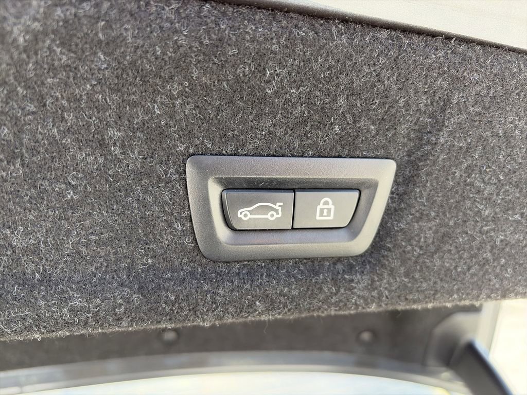 Used 2021 BMW 330e xDrive w/ Premium Package image 30