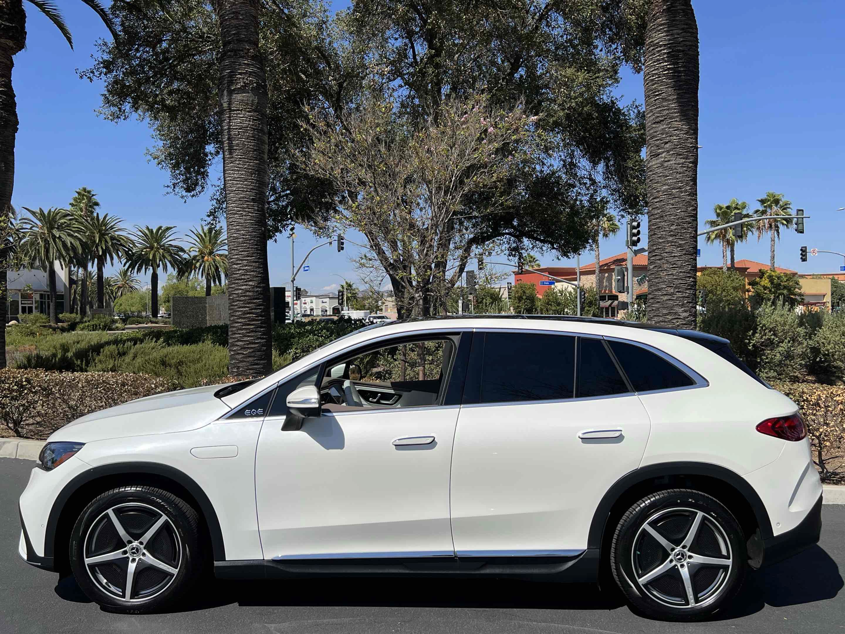 Used 2023 Mercedes-Benz EQE 350+ SUV w/ AMG Line Exterior Package image 20