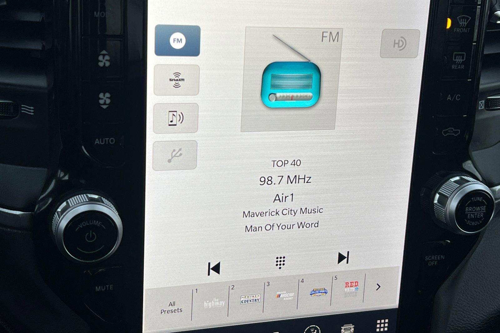 Used 2024 RAM 3500 Big Horn w/ Night Edition image 17