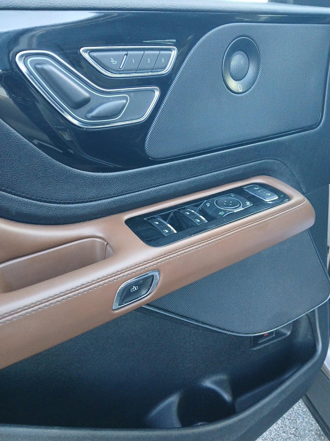 Used 2021 Lincoln Aviator Reserve w/ Equipment Group 201A image 12