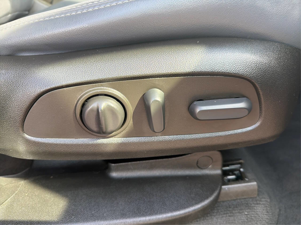Used 2022 Buick Enclave Essence w/ Sport Touring Edition FWD image 34