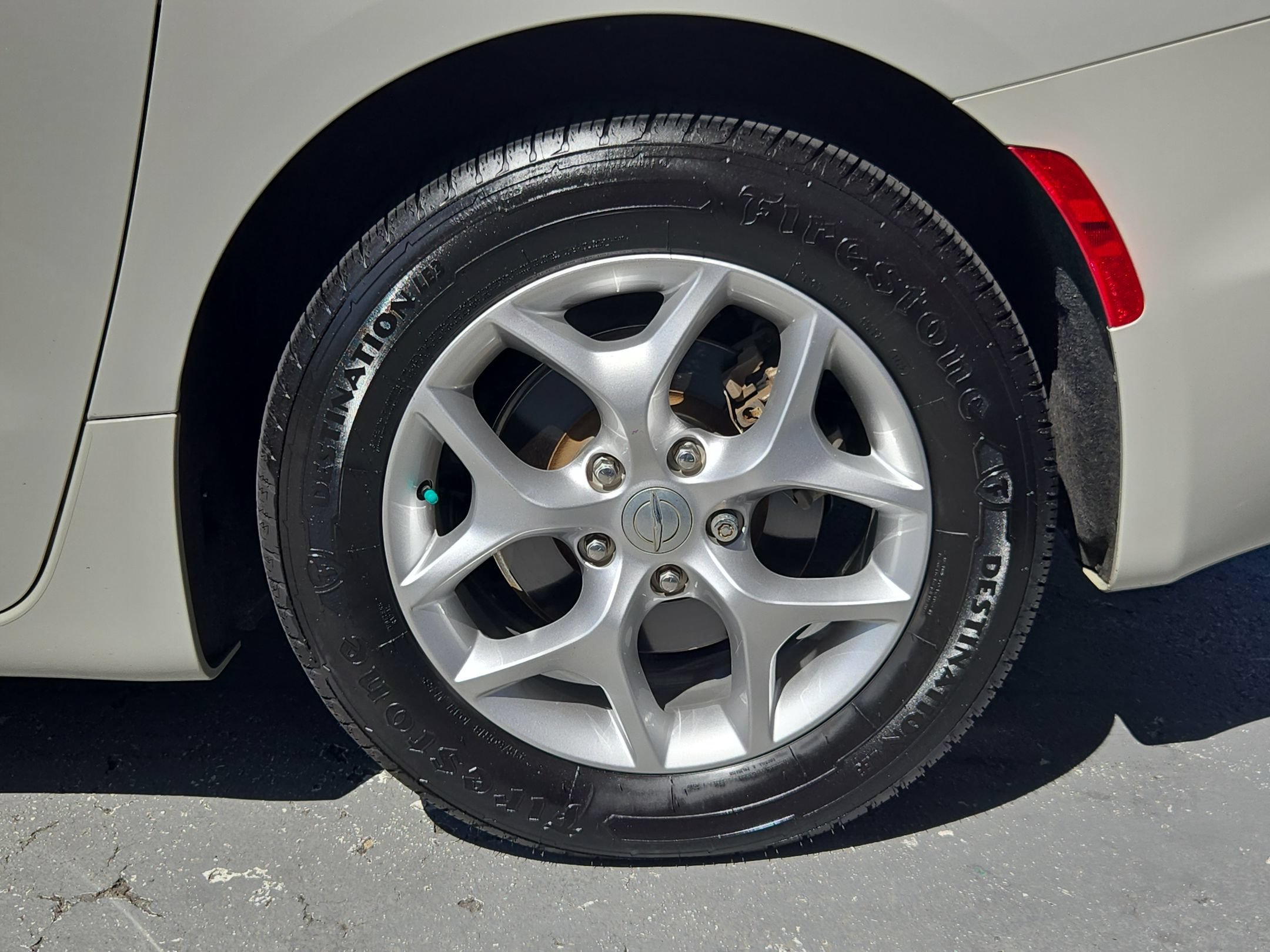 Used 2019 Chrysler Pacifica Limited w/ Advanced Safetytec Group FWD image 17