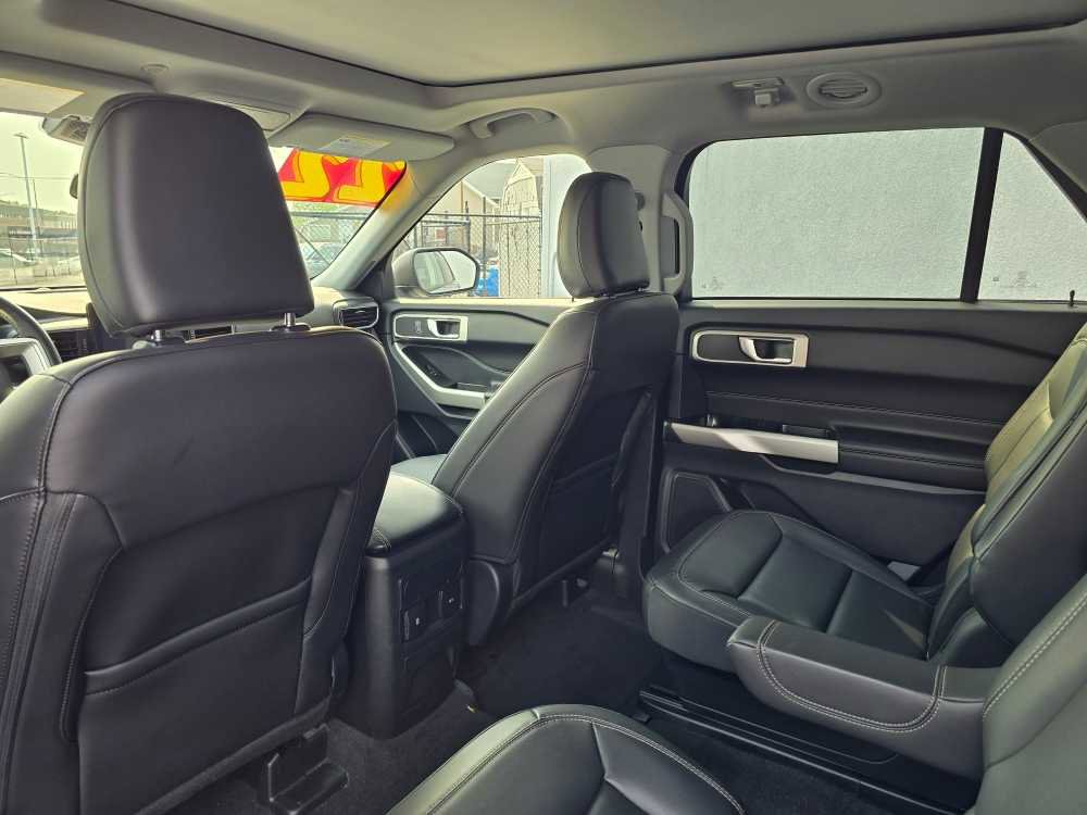 Used 2022 Ford Explorer XLT w/ Equipment Group 202A image 22