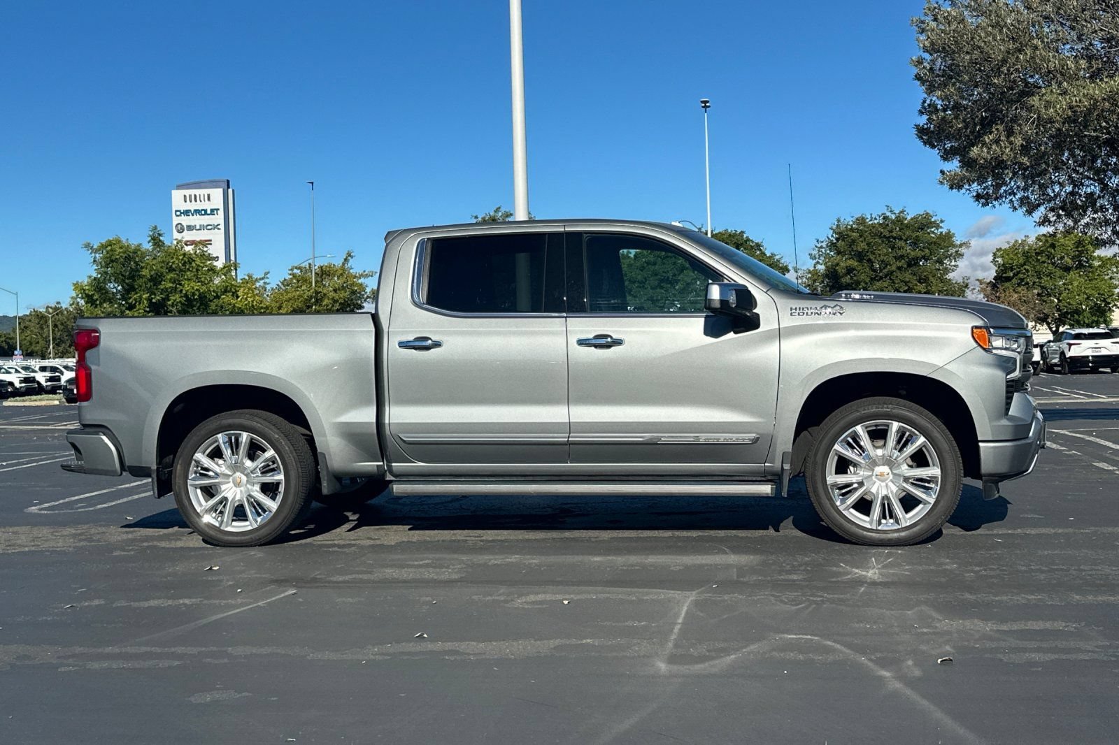 Used 2025 Chevrolet Silverado 1500 High Country AWD/4WD image 3