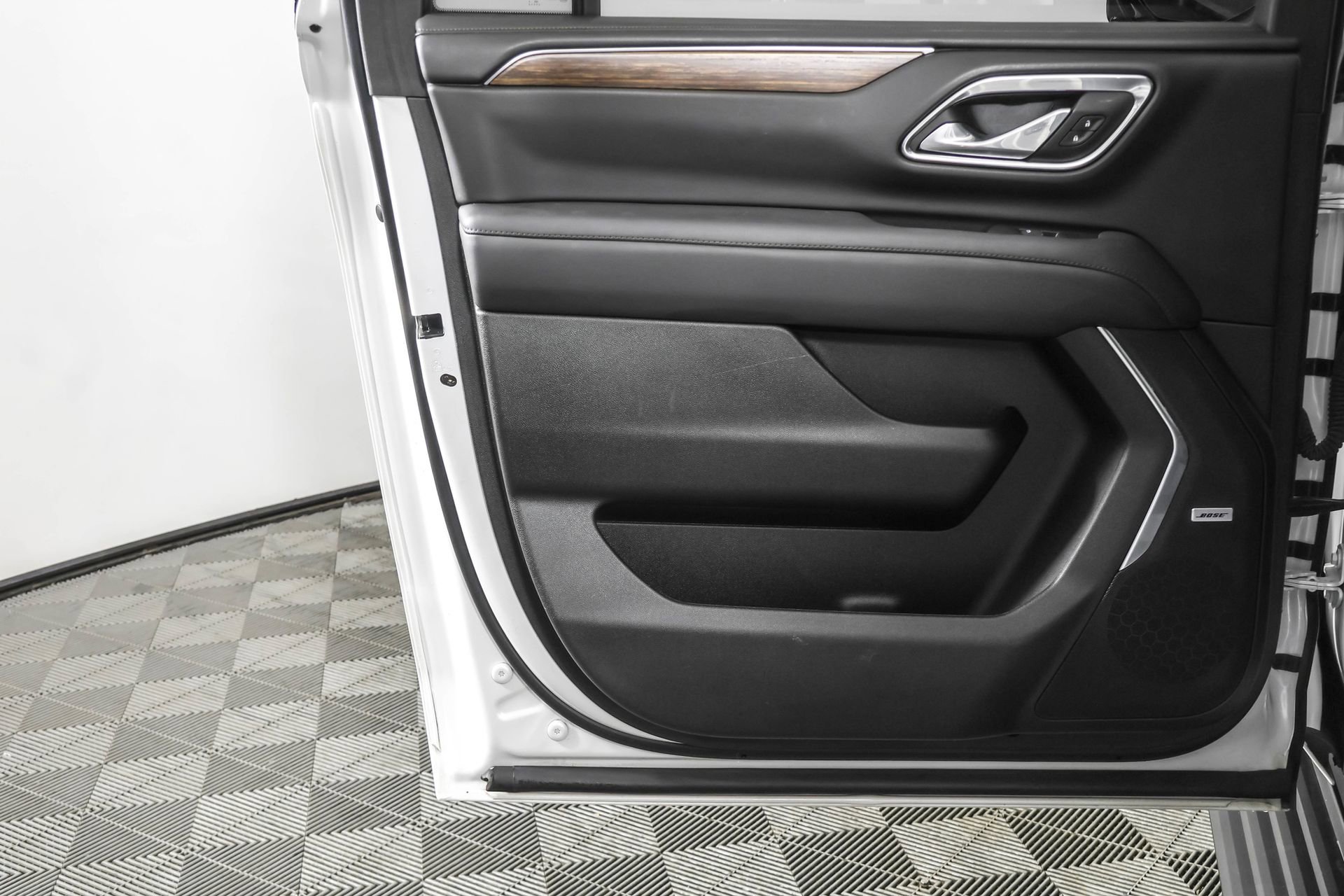 Used 2024 Chevrolet Suburban High Country image 47