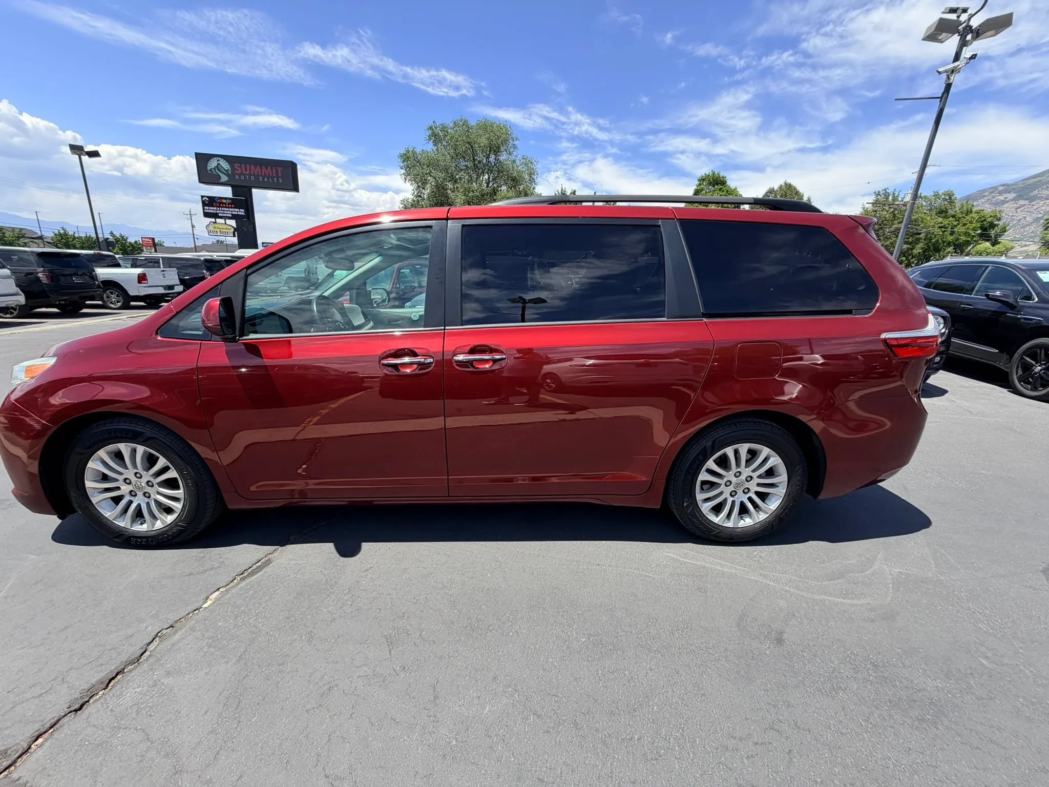 Used 2015 Toyota Sienna XLE w/ Entertainment Package FWD image 7