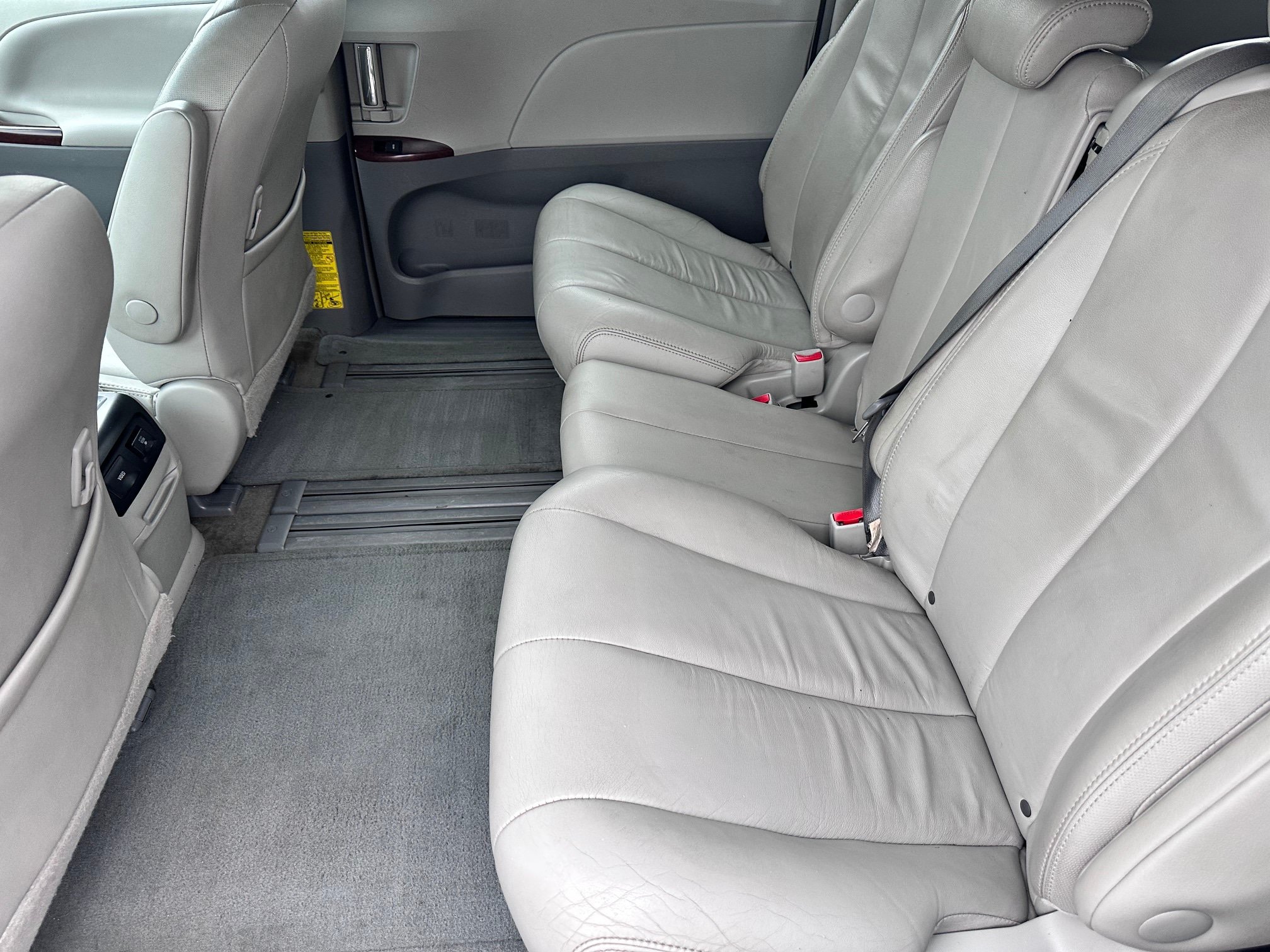 Used 2013 Toyota Sienna XLE w/ Entertainment Pkg FWD image 6