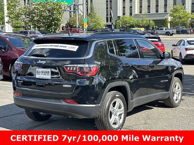 Used 2023 Jeep Compass Latitude w/ Convenience Group AWD/4WD image 3