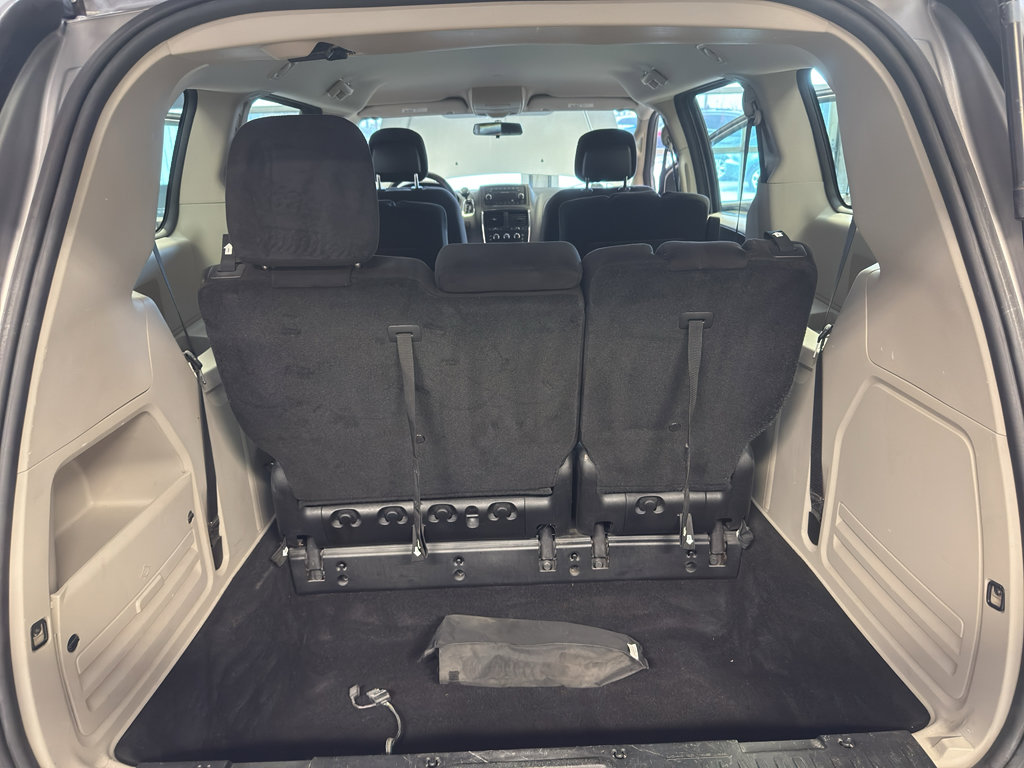 Used 2014 Dodge Grand Caravan American Value Package FWD image 26