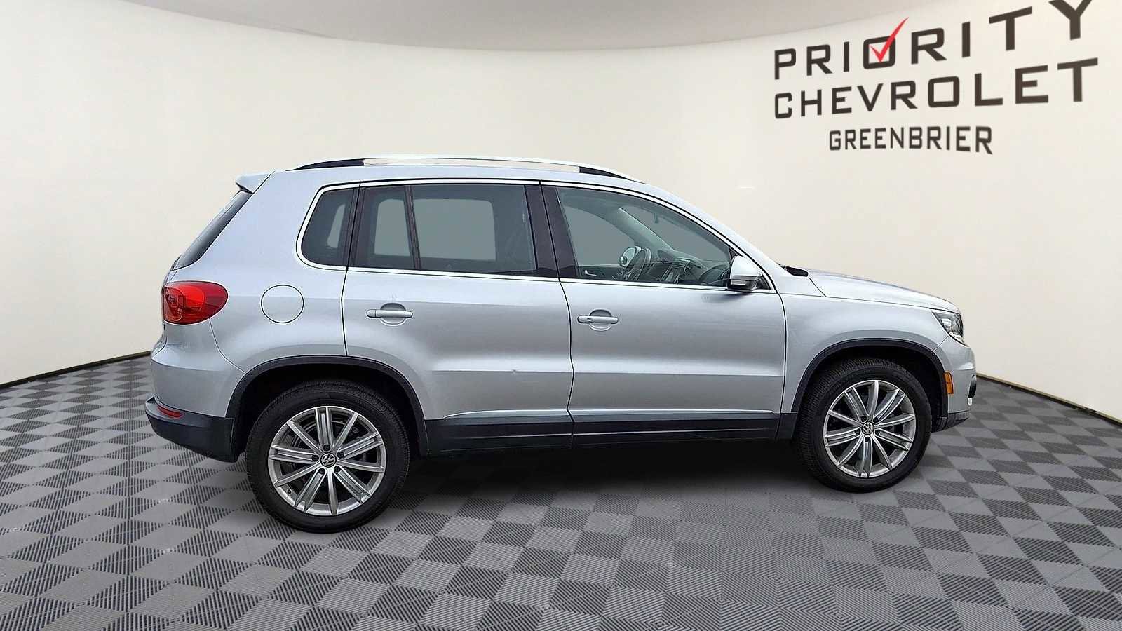 Used 2016 Volkswagen Tiguan SE image 9