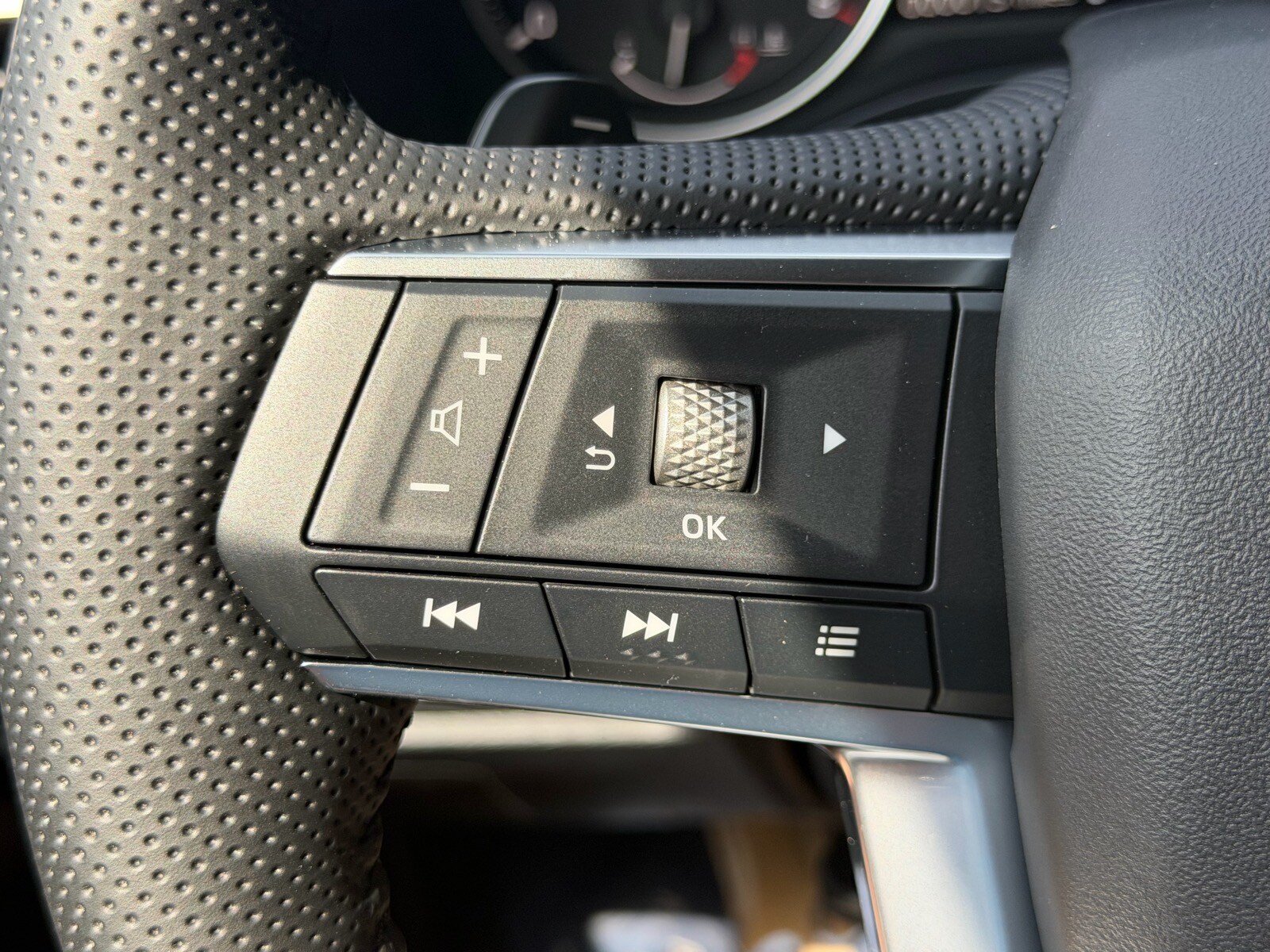 New 2026 Mitsubishi Outlander LE AWD/4WD image 25