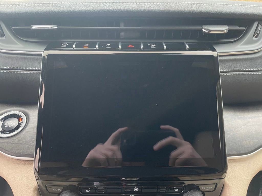 New 2025 Jeep Grand Cherokee Limited AWD/4WD image 15