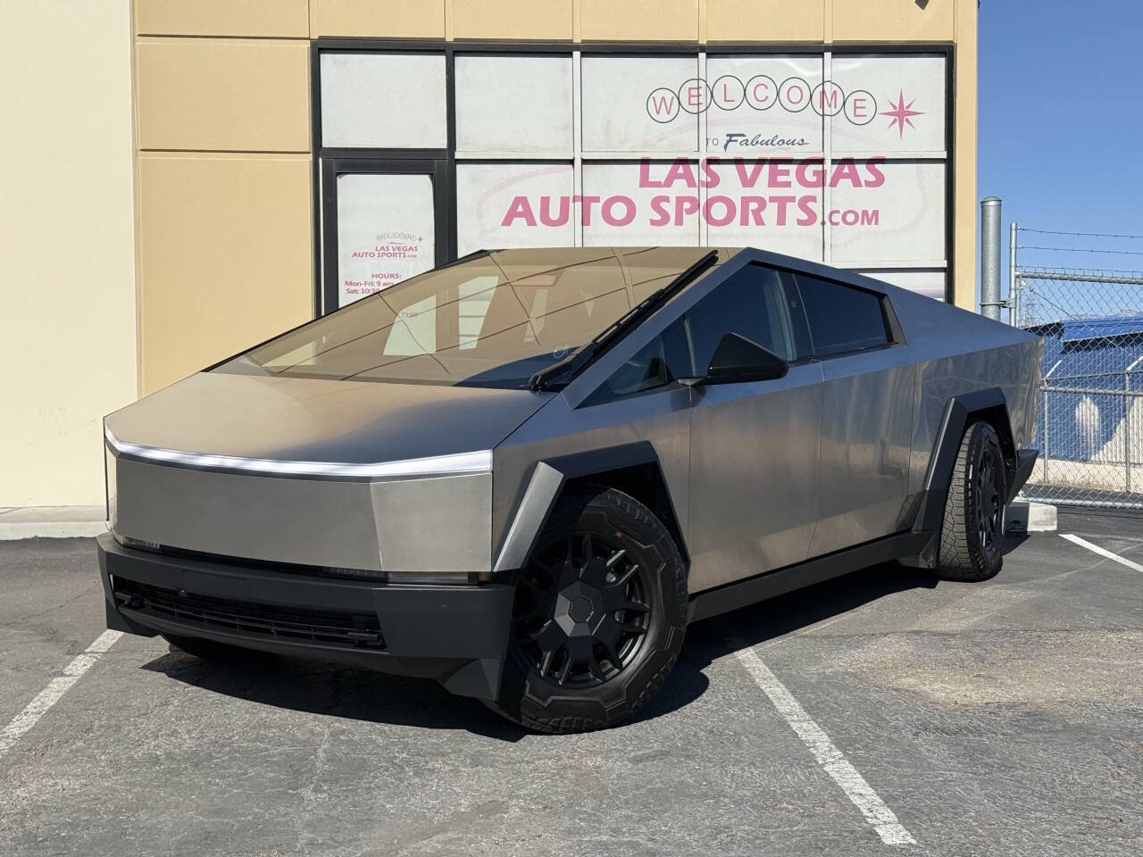 Used 2024 Tesla Cybertruck AWD Crew Cab image 4