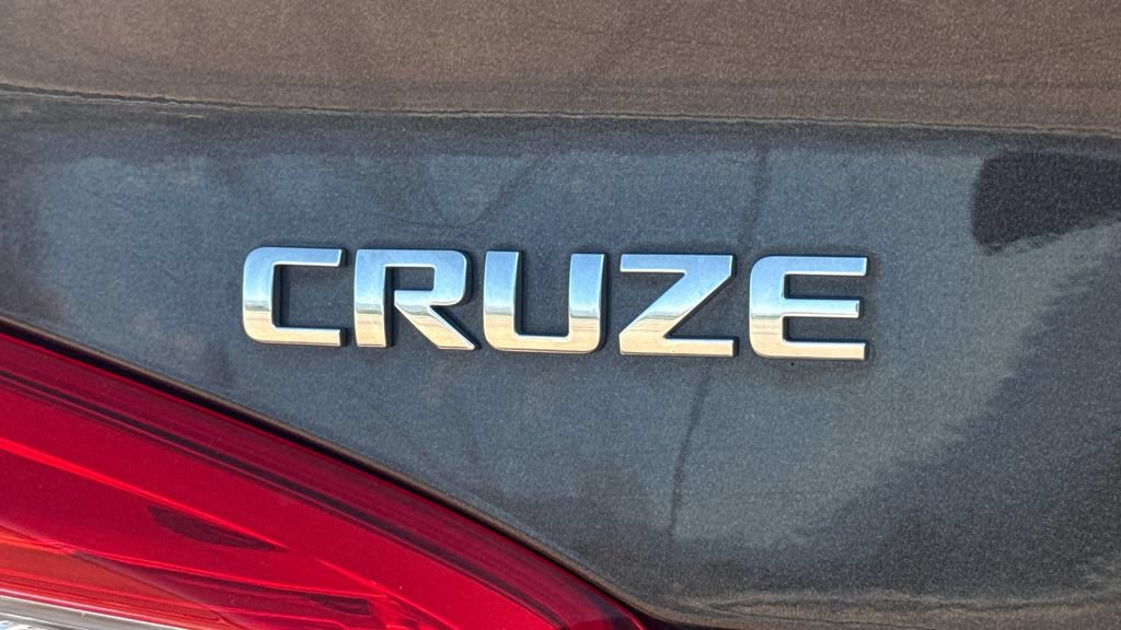 Used 2017 Chevrolet Cruze Premier FWD image 18