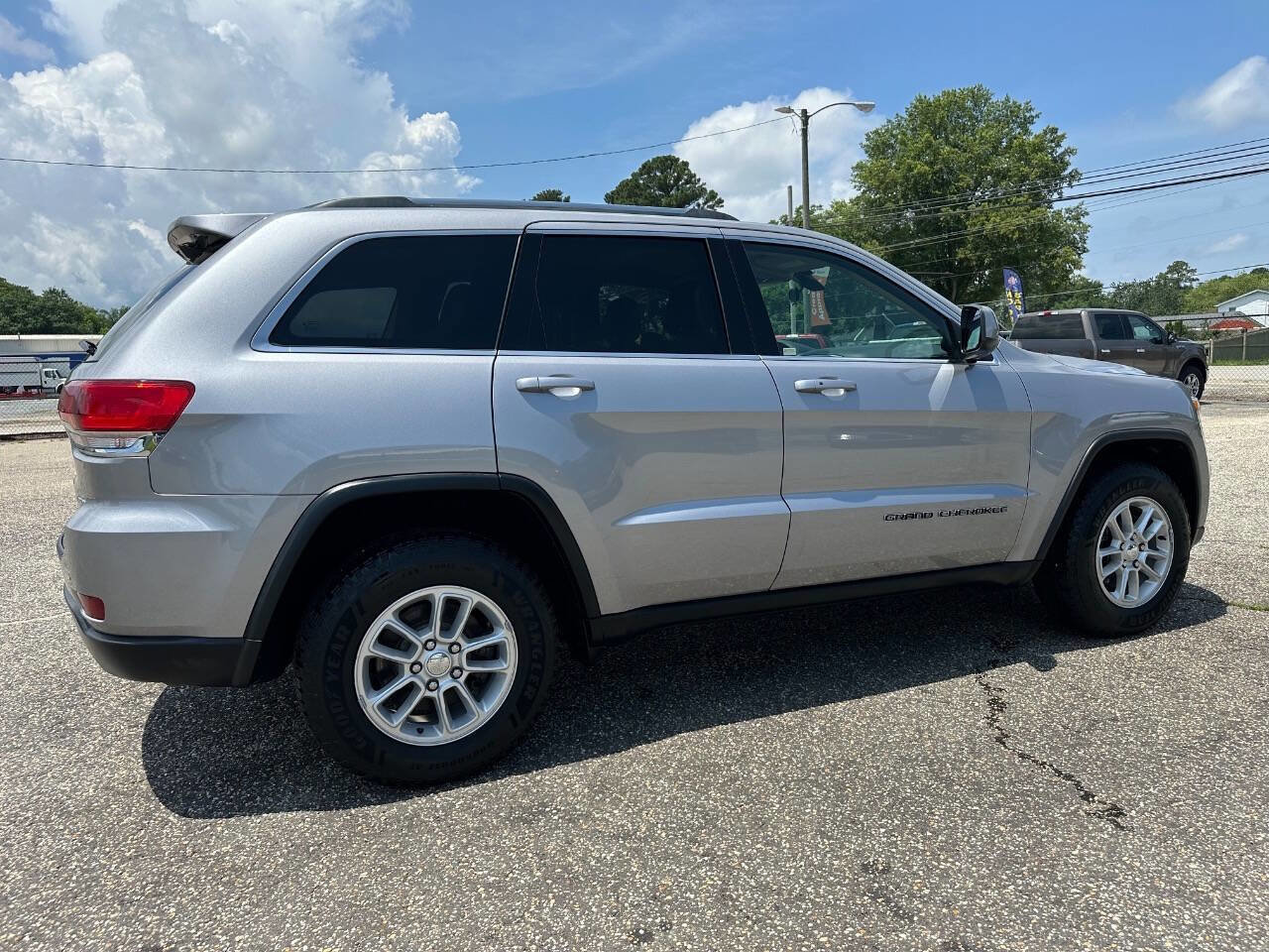 Used 2019 Jeep Grand Cherokee Laredo image 15