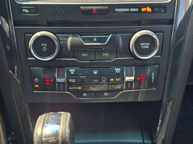 Used 2017 Ford Explorer XLT w/ Equipment Group 202A AWD/4WD image 31