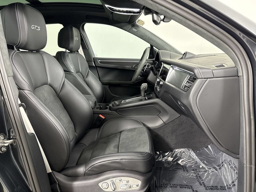 Certified 2025 Porsche Macan GTS AWD/4WD image 23