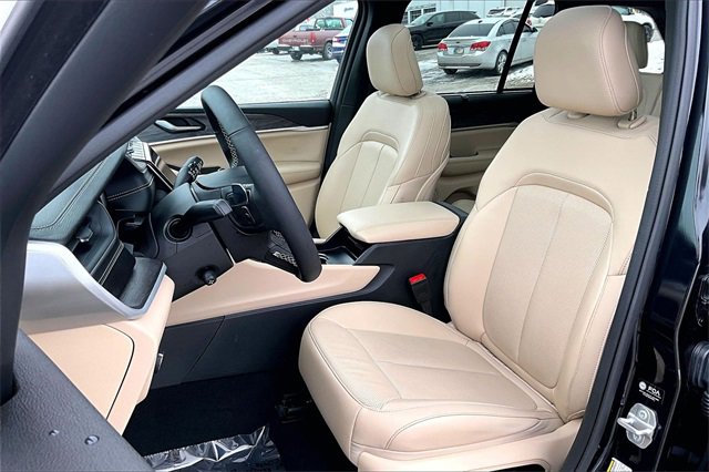 Certified 2024 Jeep Grand Cherokee Limited w/ Luxury Tech Group II image 25