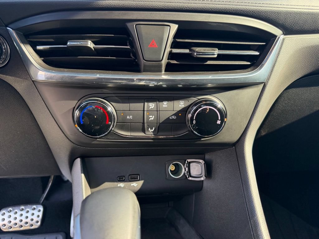 Used 2025 Buick Encore GX Preferred FWD image 32