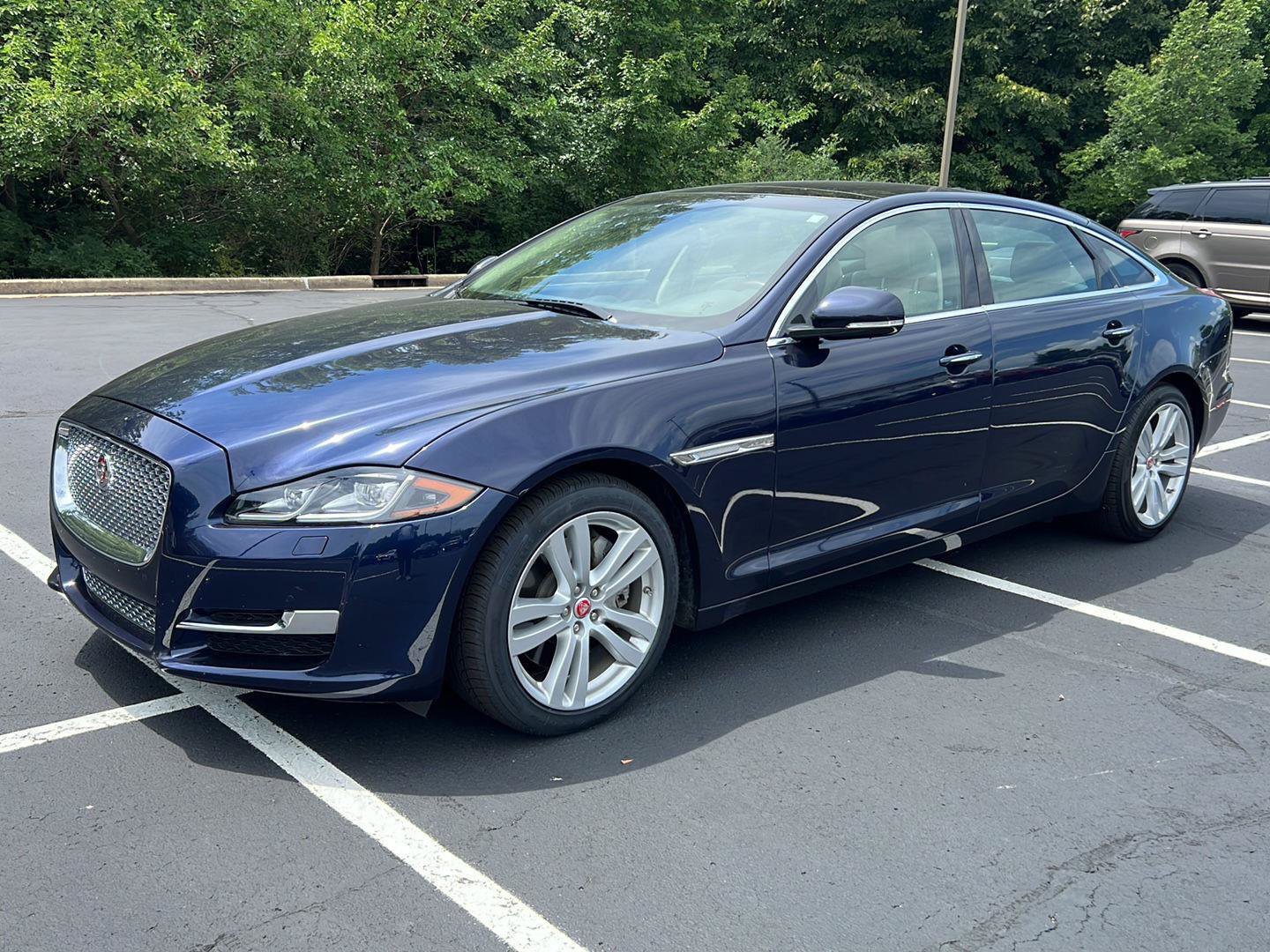 Used 2016 Jaguar XJ L Portfolio AWD/4WD image 1