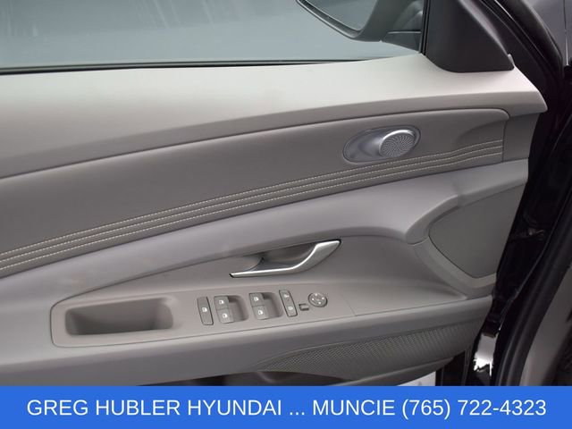 Used 2025 Hyundai Elantra SEL FWD image 18