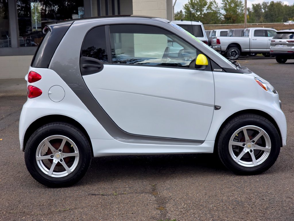 Used 2014 smart fortwo passion RWD image 27