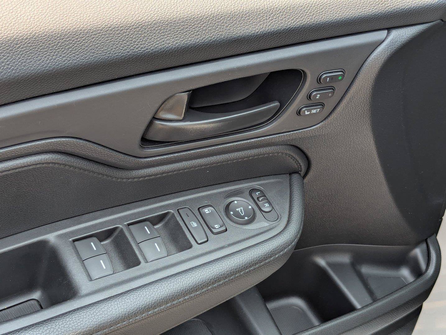 Used 2025 Honda Odyssey EX-L image 11