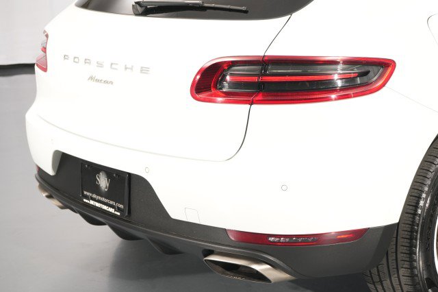 Used 2018 Porsche Macan AWD/4WD image 10