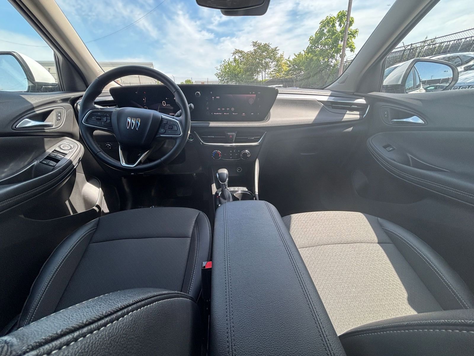 Used 2025 Buick Encore GX Preferred FWD image 28