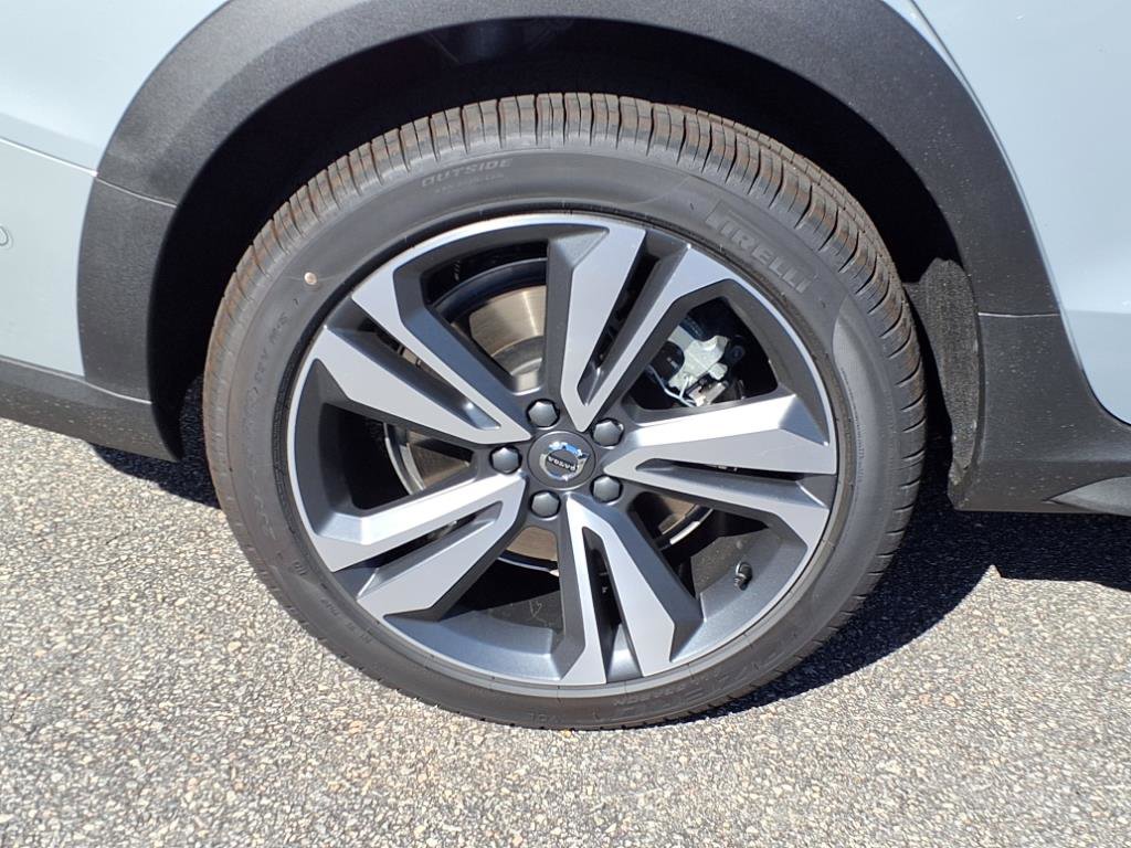 New 2026 Volvo V60 B5 Cross Country Plus w/ Protection Package Premier image 7