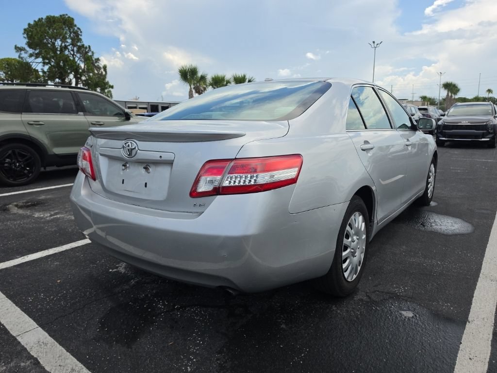 Used 2010 Toyota Camry LE FWD image 16