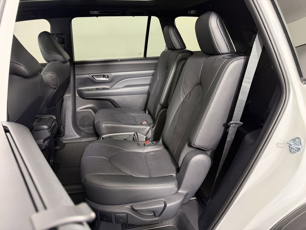 Used 2026 Toyota Grand Highlander AWD Hybrid image 15