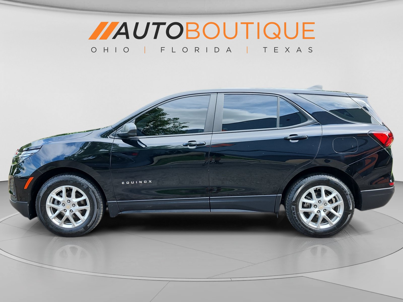 Used 2024 Chevrolet Equinox LS w/ Driver Confidence II Package FWD image 2