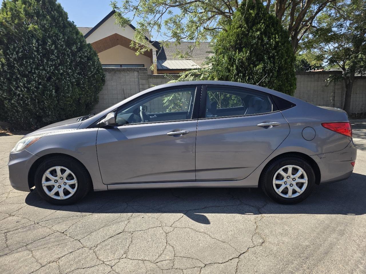 Used 2014 Hyundai Accent GLS FWD image 2