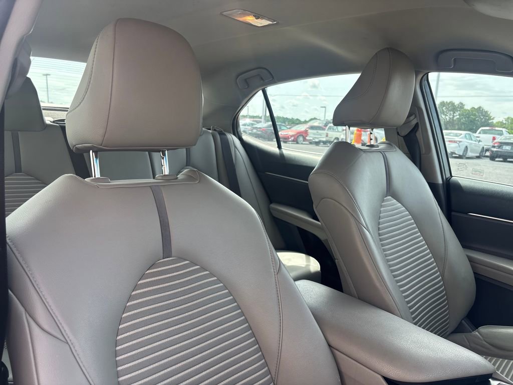 Used 2018 Toyota Camry SE FWD image 16