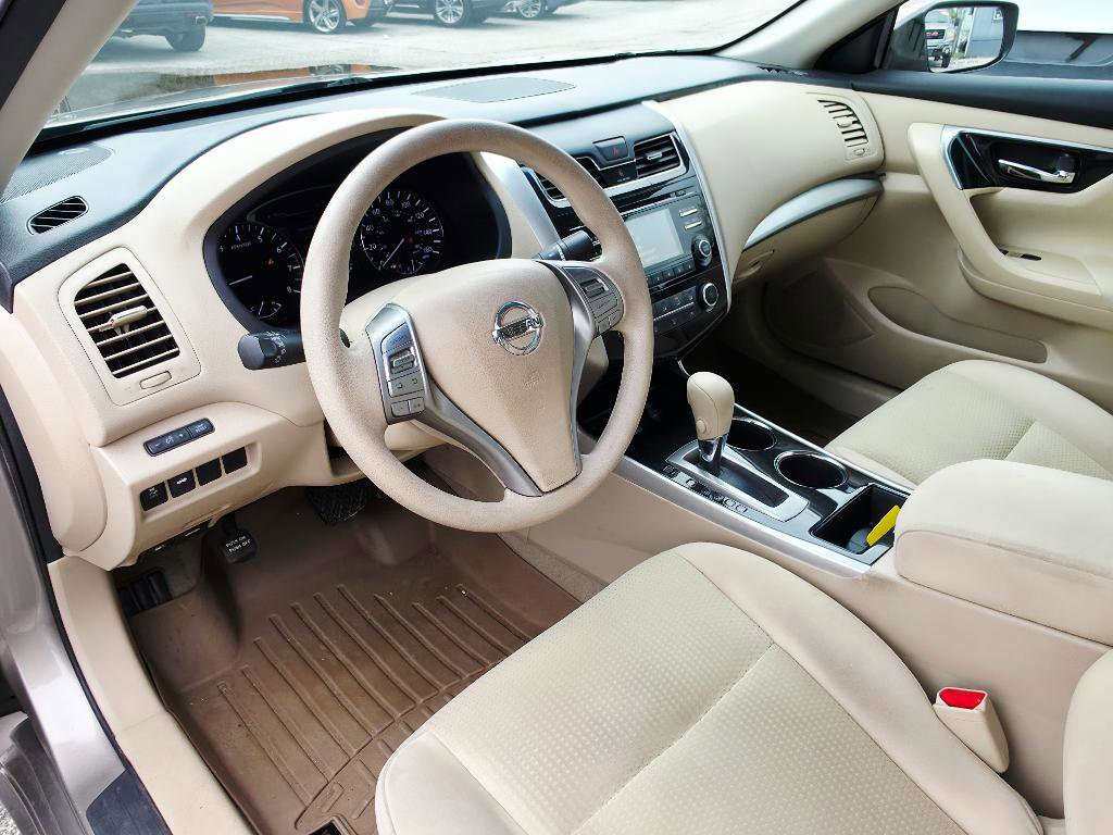 Used 2014 Nissan Altima 2.5 S w/ Display Audio Package FWD image 9
