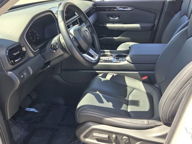 Used 2025 Honda Pilot Touring image 10
