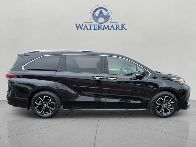 Used 2025 Toyota Sienna Platinum AWD/4WD image 6