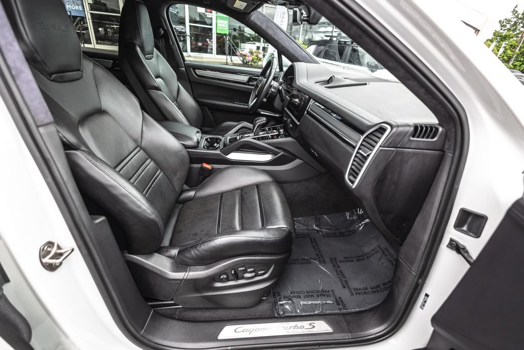 Used 2023 Porsche Cayenne Turbo S AWD/4WD image 32
