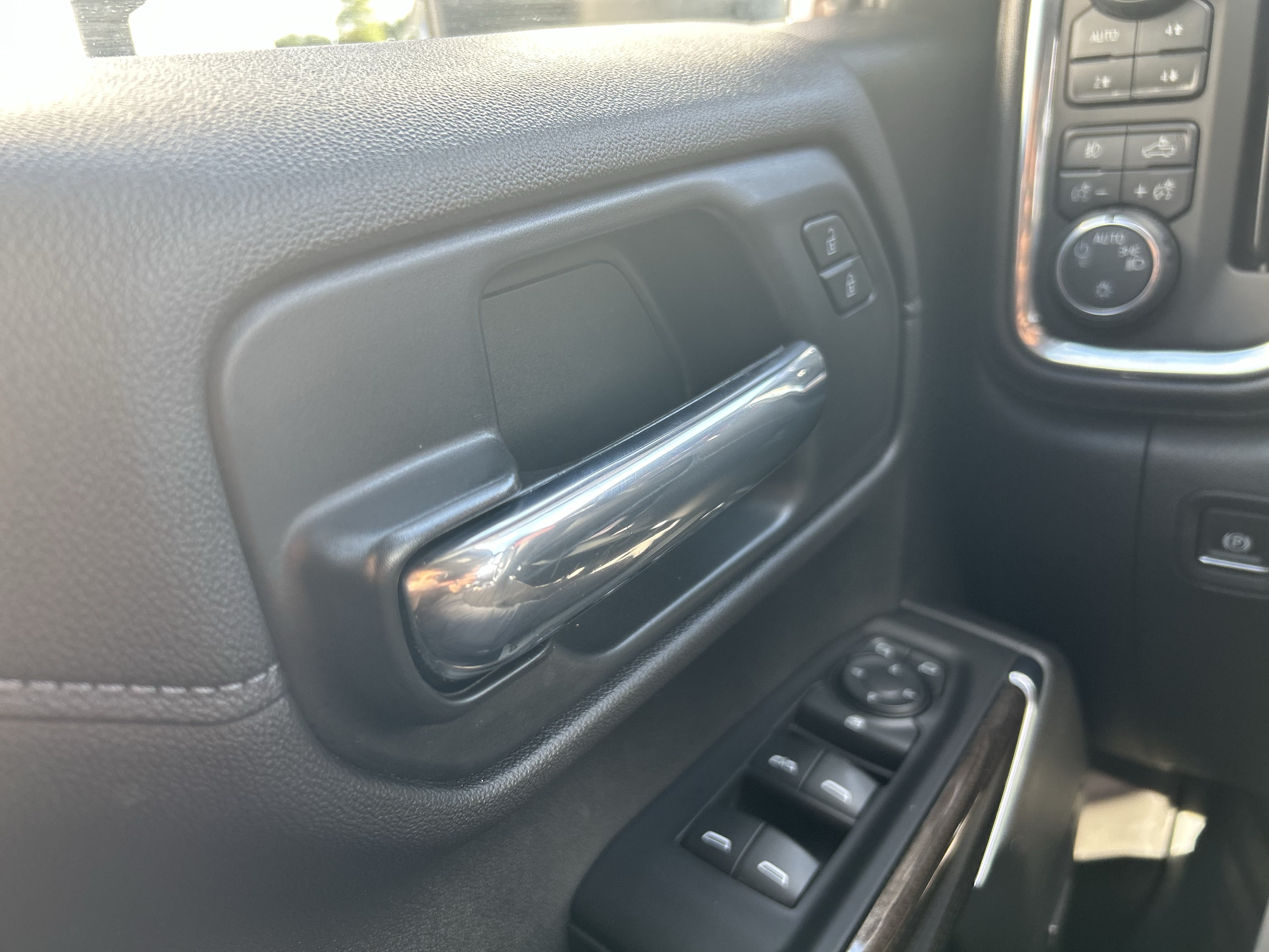 Used 2020 Chevrolet Silverado 1500 LT Trail Boss w/ Midnight Edition AWD/4WD image 13