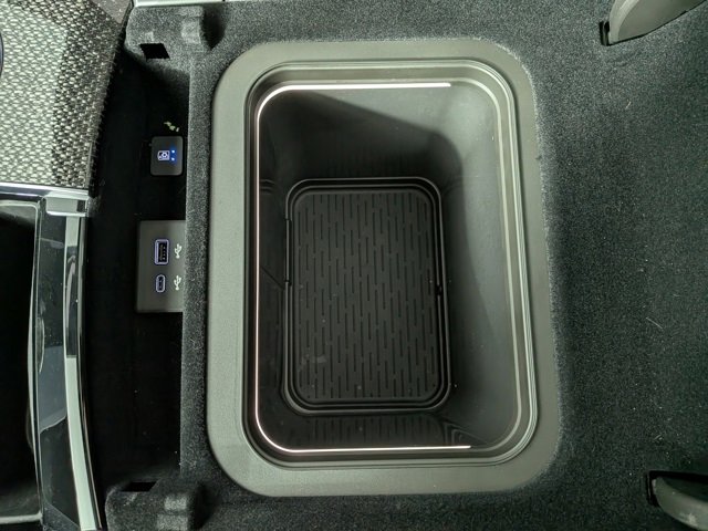 Used 2025 Cadillac Escalade V w/ LPO, ONYX Package image 29